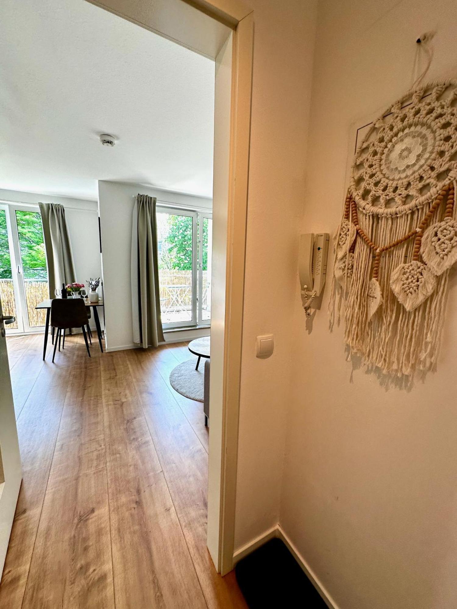 Gemuetliches 1R Apartment Mit Balkon, Parking, Tv Streaming Magdeburg Exteriör bild